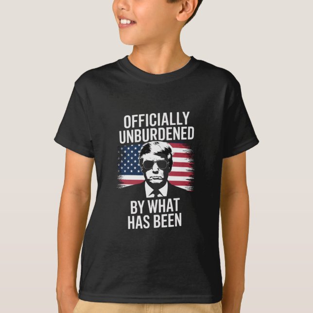 Offiziell unbelastet durch das, was Trump war T-Shirt (Vorderseite)