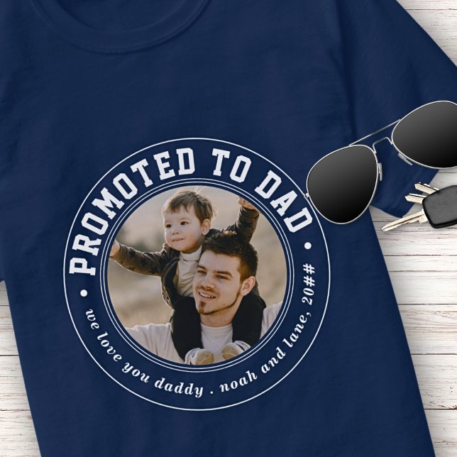Offiziell zum Vater Abzeichen Classic Foto beförde T-Shirt (Von Creator hochgeladen)