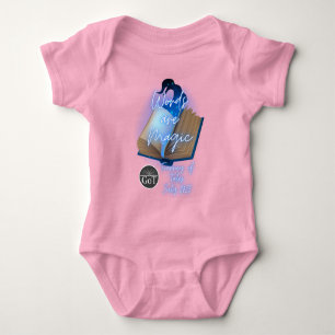 Offizielles Tourney of Tales Juli 2025 Baby One-Pi Strampler