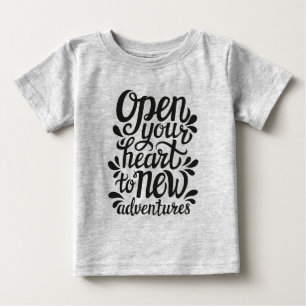 Öffnen Sie Ihr Herz zu den neuen Abenteuern Baby T-shirt