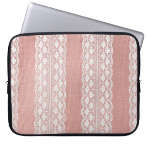 Offweiße Spitzen auf metallischer Rose Goldenes Tu Laptopschutzhülle