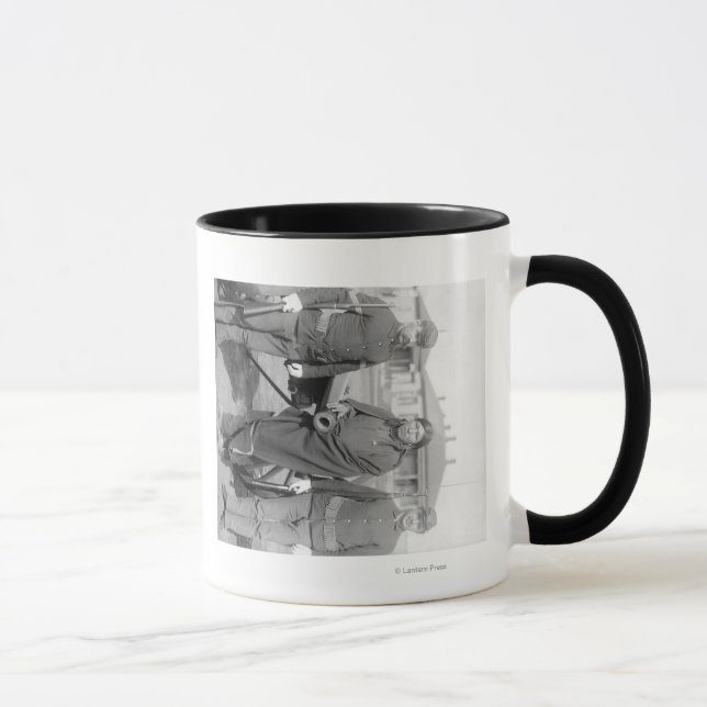 Oglala Indian Plenty Horses with 2 White Soldier Tasse (Rechts)