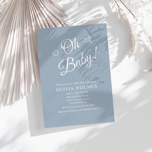 "Oh Baby" Dusty Blue Modern Minimalistisch Baby Sh Einladung ("Oh Baby" Dusty Blue Modern Minimalist Baby Shower Invitation on a sunny boho white table.)