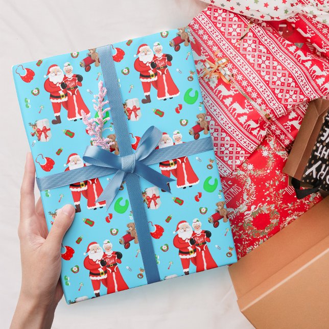 Oh Baby Santa & Mrs Claus Baby Shower Blue Geschenkpapier (
Embrace holiday magic with Santa & Mrs. Claus Baby Shower Wrapping Paper. )