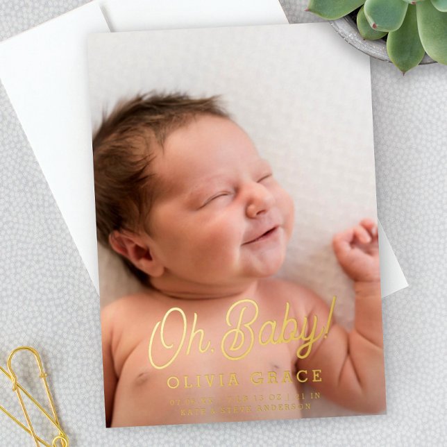 Oh, Baby! Script Gold Foil Foto Geburtsankündigung Folieneinladung (Von Creator hochgeladen)