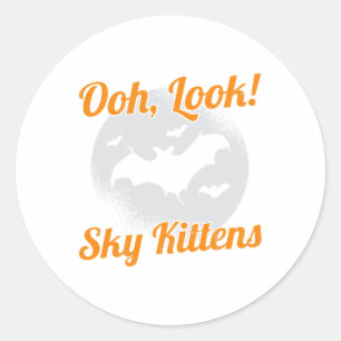 Oh schau Sky Kittens Bat Halloween Bats Runder Aufkleber