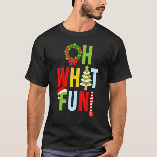 Oh What Fun Christmas  With Wreath And Tree T-Shirt (Vorderseite)