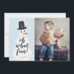 Oh What Fun Snowman Snowfall Holiday Foto Feiertagskarte<br><div class="desc">Erleben Sie dieses Jahr eine kalligraphische und einzigartige Urlaubsfotokarte, die "oh was fun" in einem Schriftart mit Kalligraphie und einem handbemalten Aquarellschneemann mit schneebedecktem Hintergrund sagt. Kommt mit einem passenden Muster auf der Rückseite. Sie können ein Foto oder einen Text auf der Rückseite hinzufügen, indem Sie auf die Schaltfläche "Weitere...</div>
