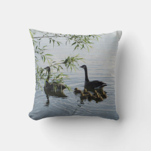 Oies sauvages "Bienvenue au lac" Coussin