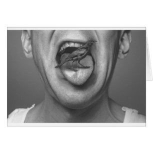 Oiseau dans la bouche