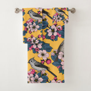 Oiseaux et fleurs sur le jaune