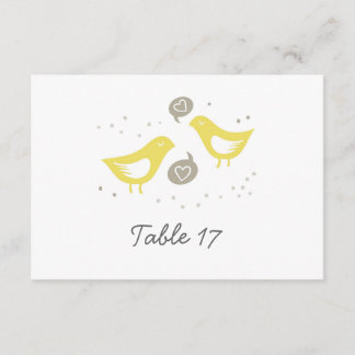 oiseaux jaunes parlant de numéro de table d'amour