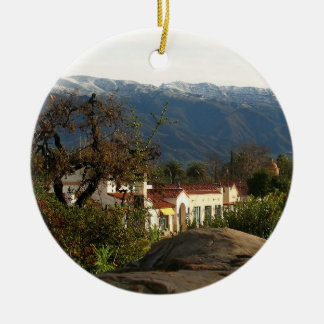 Ojai mit Schnee Keramik Ornament