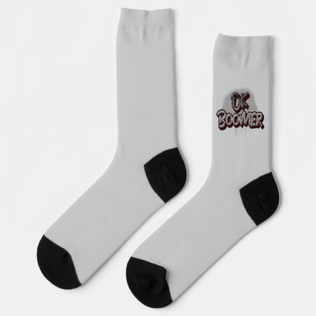 Ok Boomer in schwarzer Graffiti Socken (Linkes Detail)