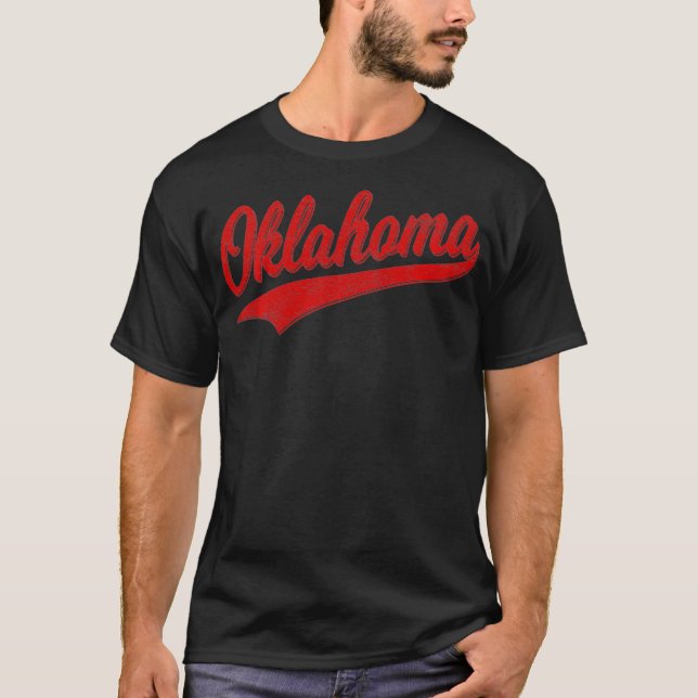 OKLAHOMA BASEBALL SPORTS SCRIPT CURSIVE FLAG SWOOS T-Shirt (Vorderseite)