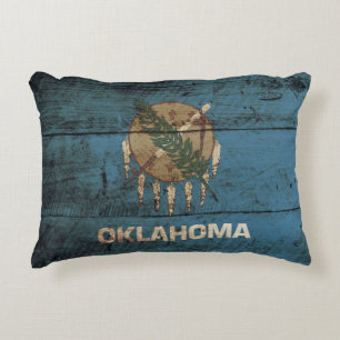 Oklahoma-Staats-Flagge auf altem hölzernem Korn Zierkissen