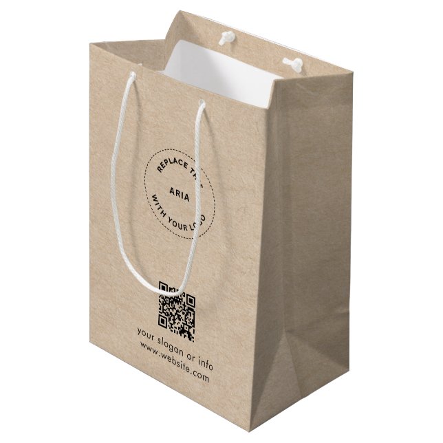 Öko Kraft Custom Logo & QR Geschenktasche für Unte Mittlere Geschenktüte (Vorderseite Schrägansicht)