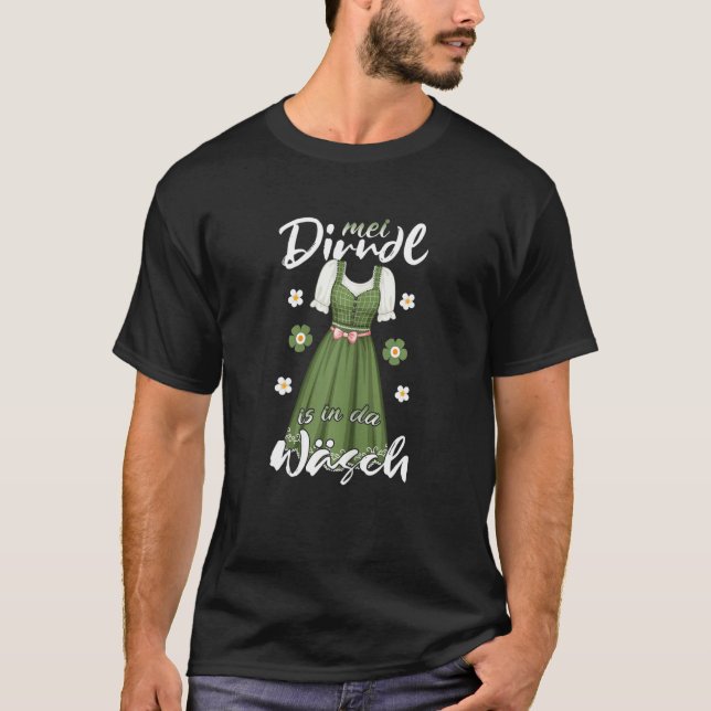Oktoberfest Mei Dirndl ist in Da Wäsch Women's Dir T-Shirt (Vorderseite)