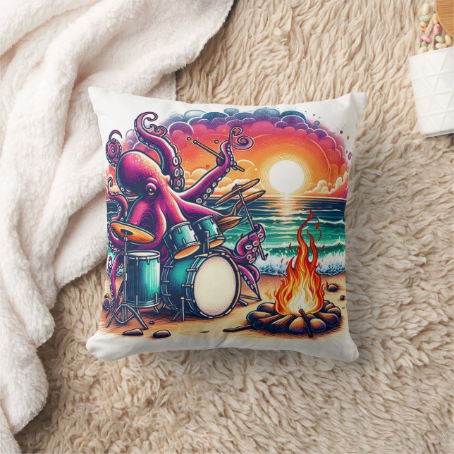 Oktopus Trommeln beim Campfire bei Sonnenuntergang Kissen (Decke)