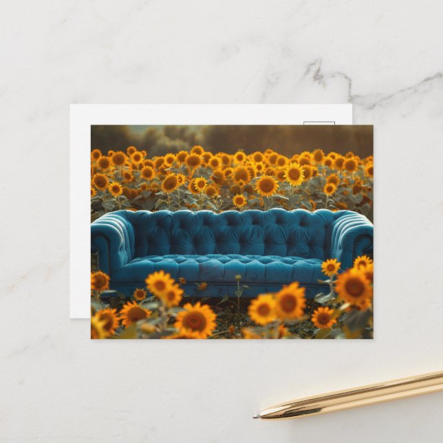Old Blue Couch in Sunflowers Postkarte (Vorderseite/Rückseite Beispiel)