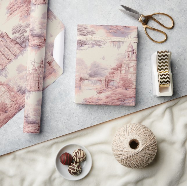 Old Castle Modern Red Toile de Jouy Muster Geschenkpapier (Kunsthandwerk)