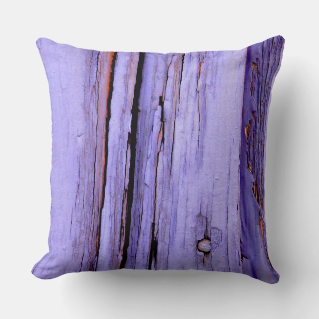 Old cracked purple paint on wood kissen (Vorderseite)