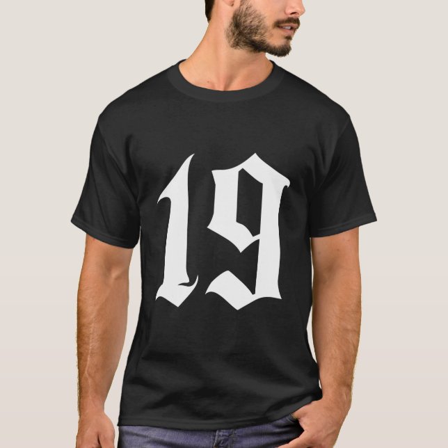 Old English Number 19 oder neunzehn T-Shirt (Vorderseite)