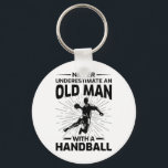 Old Man Handball Player Handballer Vater Opa Schlüsselanhänger<br><div class="desc">Unterschätze niemals einen Alten mit einem Handball. Großvatertag Geschenkidee für Vater oder Opa,  die Handball Lieben.</div>