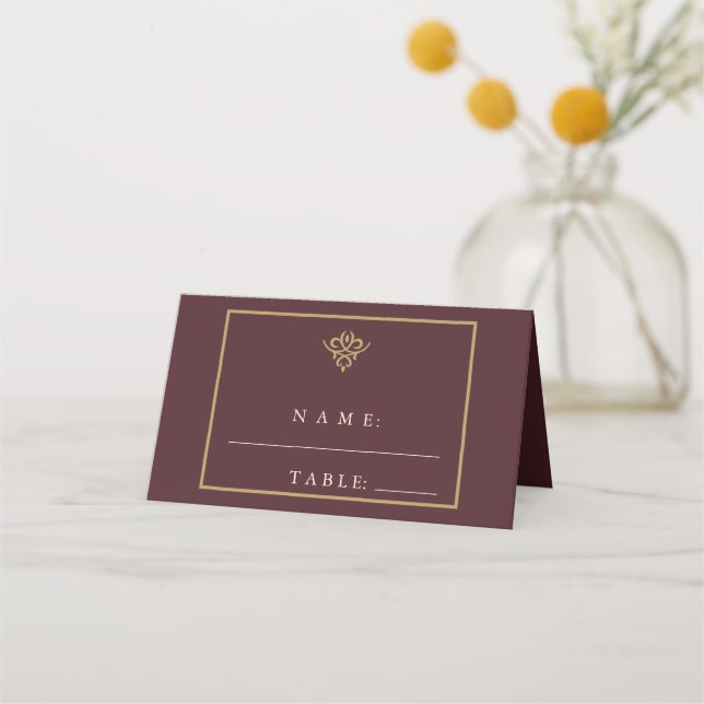 Old Money Burgundy Wedding Place Card Platzkarte (Vorderseite)