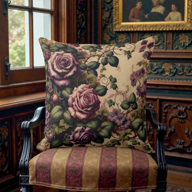 Old Victorian Purple Floral Kissen (Von Creator hochgeladen)