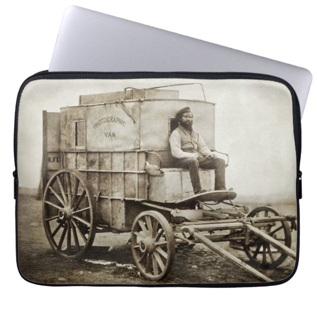 Old West Fotografy Wagon von Roger Fenton Laptopschutzhülle (Vorderseite)