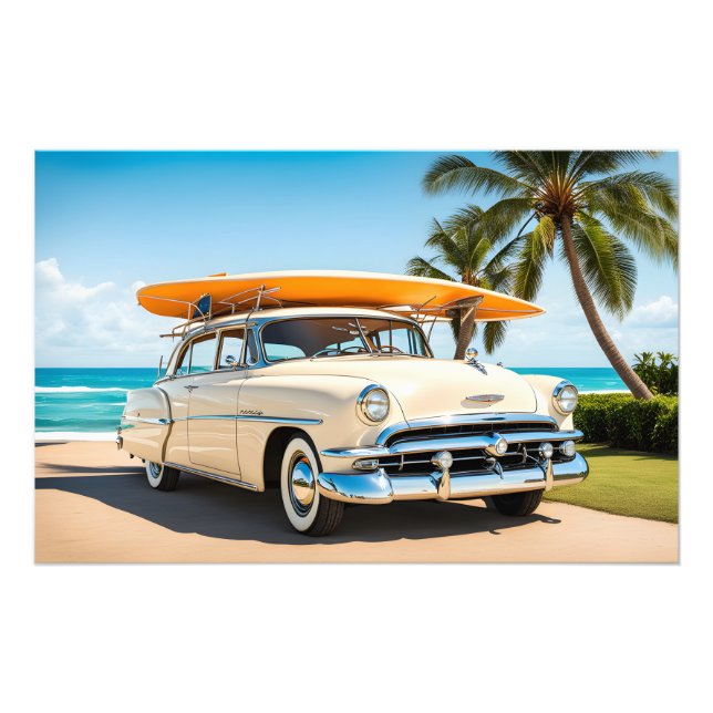 Oldtimer am Strand mit Surfbrett Fotodruck (Vorne)