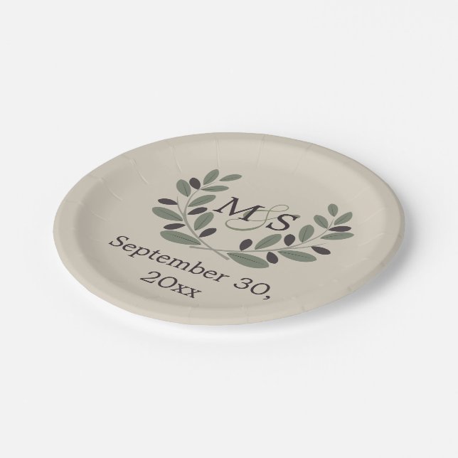 Olive Branch Kranz mit Initialen Hochzeit Pappteller (Schrägansicht)