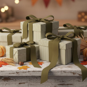 Olive Green and White Stripes Muster Geschenkpapier