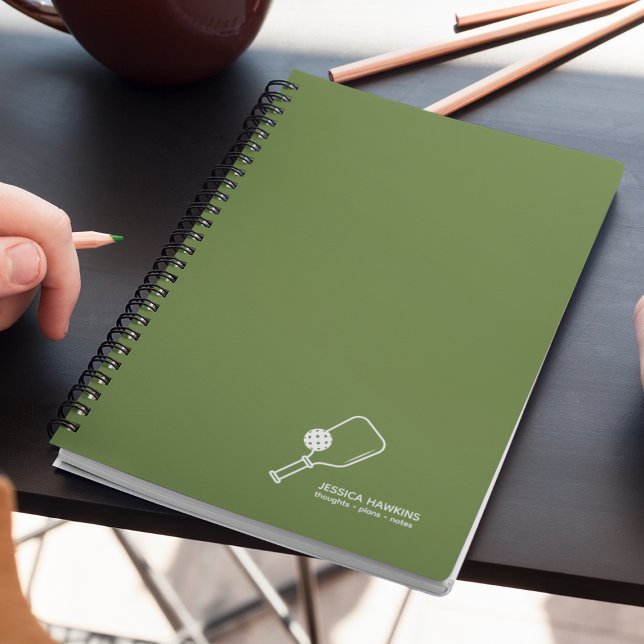 Olive Green Pickleball Paddle & Ball Personal Notizbuch (Von Creator hochgeladen)