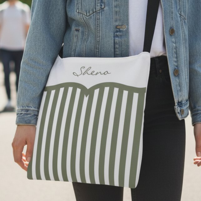 Olive Green Pinstriped Monogram Tragetaschen Mit Langen Trägern (Boho meets bold with scalloped stripes and custom name make this bag stand out.)