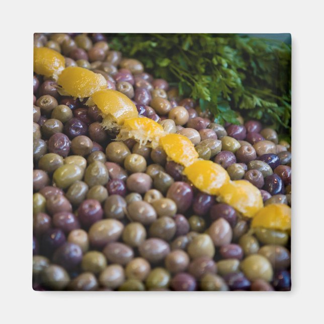 Olives Displayed At Market Magnet (Vorne)