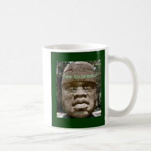 Olmec-Kopf spielt Karten Kaffeetasse