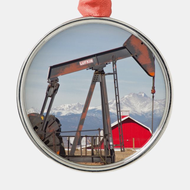 Ölquelle Pumpjack rote Scheune und sehnt sich Ornament Aus Metall (Vorne)