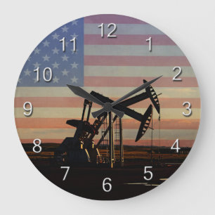 Ölquelle und amerikanische Flagge Große Wanduhr