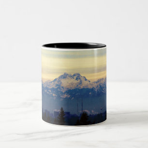 Olympische Berge von Sammamish Zweifarbige Tasse