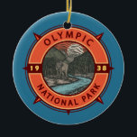 Olympischer Nationalpark Roosevelt Elk Retro Compa Keramik Ornament<br><div class="desc">Olympisches Vektordesign. Der Park erstreckt sich über verschiedene Ökosysteme,  von den dramatischen Gipfeln der olympischen Berge bis hin zu den alten Wäldern.</div>