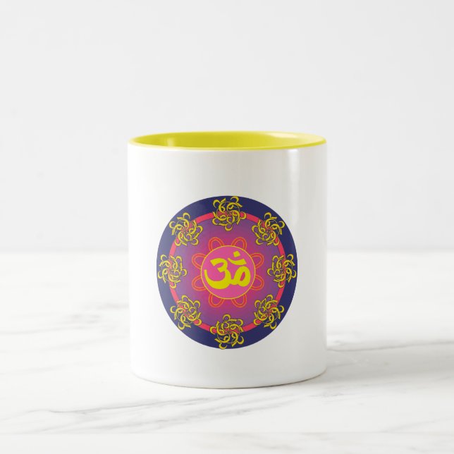 Om Mandala Blue Border Zweifarbige Tasse (Mittel)