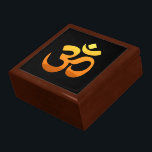 Om Mantra Symbol Yoga Asana Relax Fitness Gold Sun Erinnerungskiste<br><div class="desc">Om Mantra Symbol Yoga Asana Relax Fitness Gold Sun Meditation Yellow Orange Inspiration Elegant Sonnenaufgang Golden Oak Holzschmuck Keepake Box.</div>