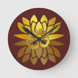 OM Omkara und goldfarbene Lotus-Blume Runde Wanduhr