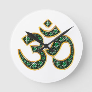 Om Symbol mit "Smarald Stones" Runde Wanduhr