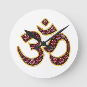 Om Symbol with "Ruby" Stones Runde Wanduhr