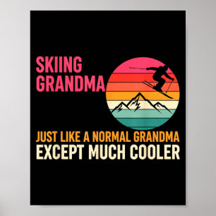 Oma beim Skifahren, genau wie eine normale Oma Poster