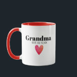 Oma Birth Announcement Tasse<br><div class="desc">Oma Est. 20XX. Dieses niedliche Design ist der perfekte Weg, Ihre Schwangerschaft einer ganz neuen Großmutter, Großmutter, Gamma, Nana, Granny, etc. anzukündigen. Großes Muttertagsgeschenk für jeden Großeltern. Ob es ein Junge ist, ein Mädchen, Zwillinge, Triplets, oder nur ein Freudenbündel. Ideal für die Geburtsankündigung einer Schwangerschaft. Entworfen für Sie von BlackBerry...</div>