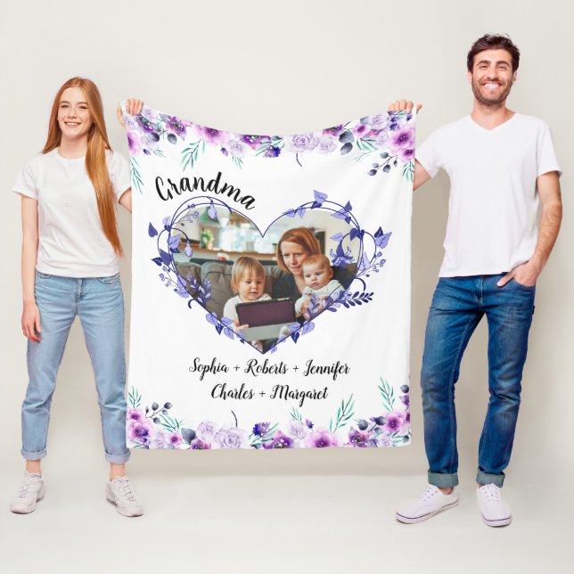 Oma Blume Herzstück mit Großkindern Namen & Foto Fleecedecke (Beispiel)
